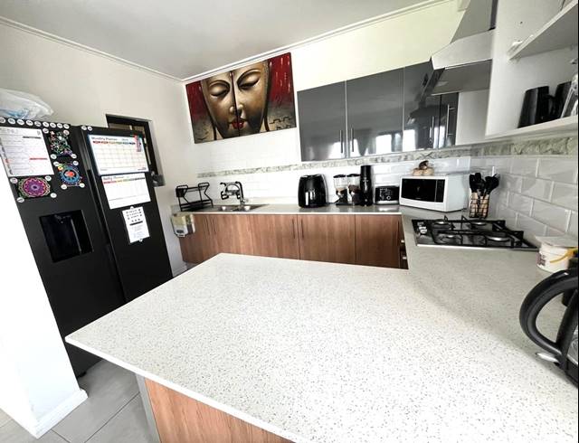 2 BEDROOM APARTMENT FOR SALE IN UMHLANGA RIDGE